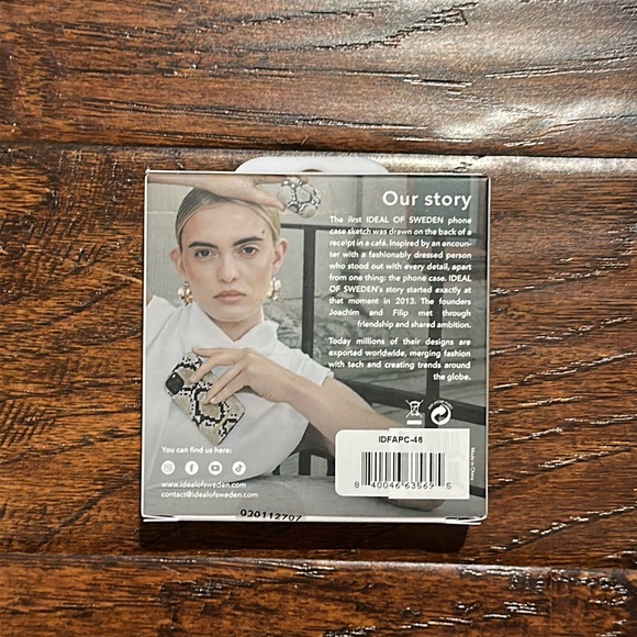 NWT AirPods Case 1st & 2nd Generation - Picture 3 of 5